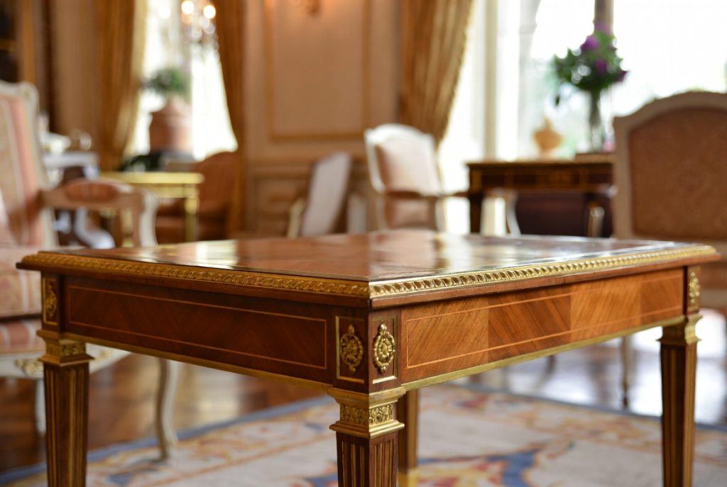 Table basse Taillardat style XVIIIème